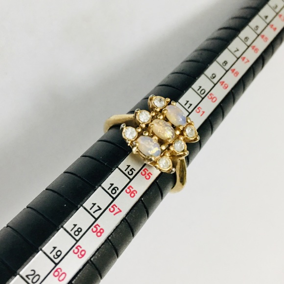 PRETTY Avon Faux Opal Ring - Picture 8 of 10